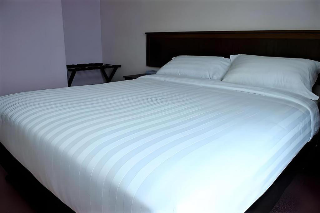Id Hotel Yayasan Segamat Kültér fotó