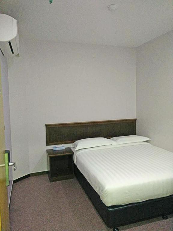 Id Hotel Yayasan Segamat Kültér fotó