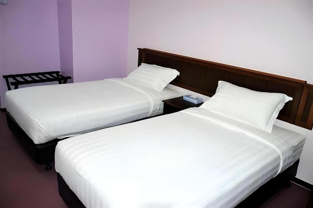 Id Hotel Yayasan Segamat Kültér fotó